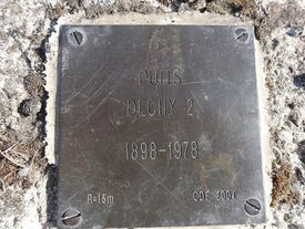 Plaque de scellement de l'ancien puits N°2 de la fosse de Dechy. Plaque visible aujourd'hui au Parc à Bois (ancien site de la fosse de Dechy).