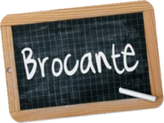 Brocante écrit en blanc sur une ardoise.